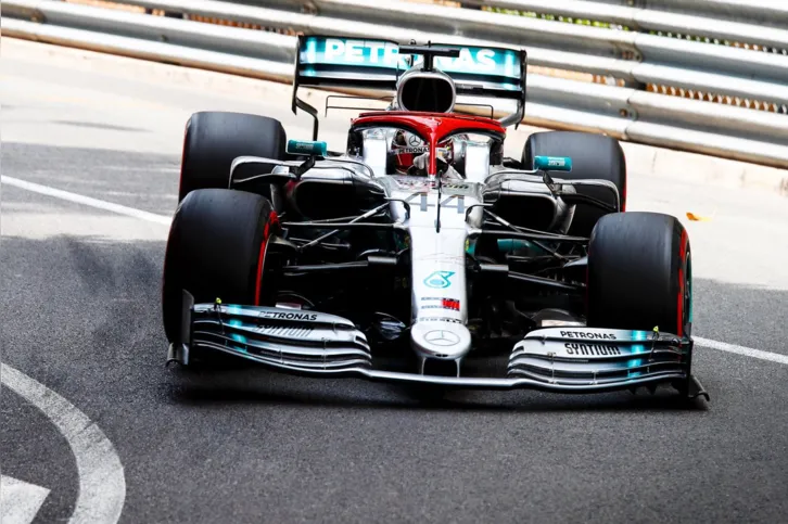 Imagem ilustrativa da imagem Covid: Hamilton e Bottas estão isolados após positivo na Mercedes