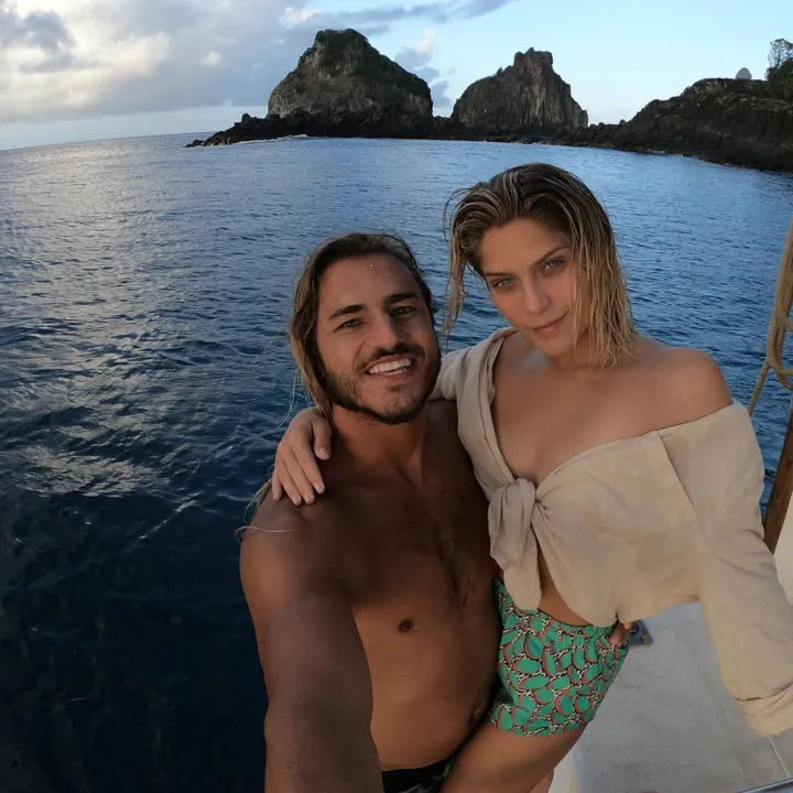 Imagem ilustrativa da imagem Atriz Isabella Santoni termina namoro com o surfista Caio Vaz