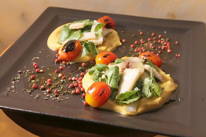 Lascas de peixe defumado com creme de lentilha (Foto: Beto Morais)