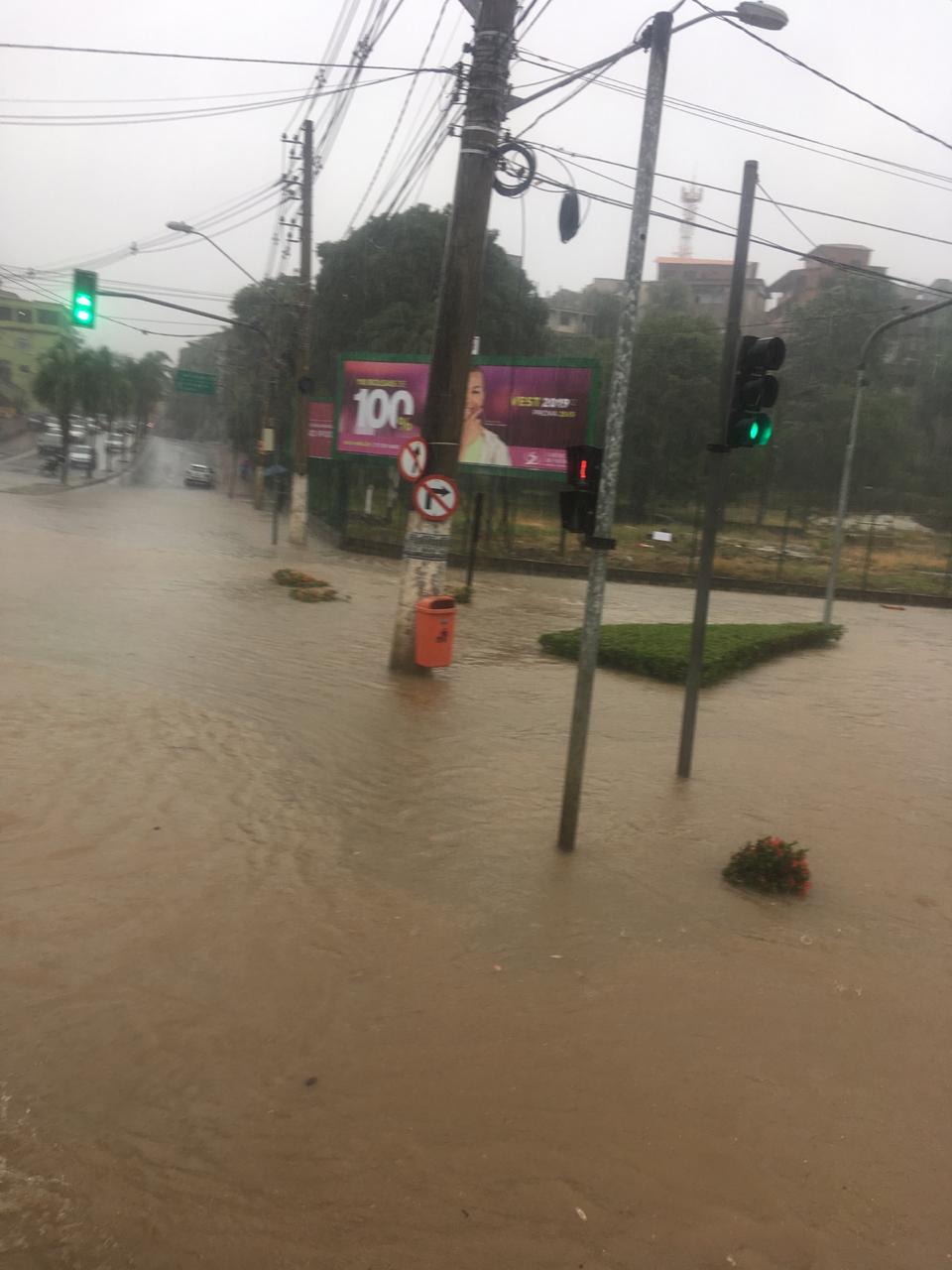 Avenida Maruípe (Foto: Thiago Sobrinho)
