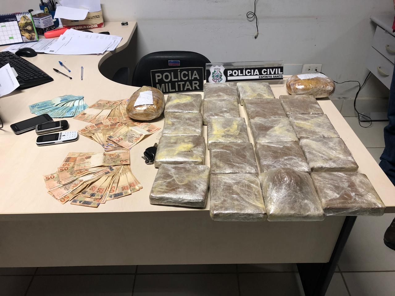 Material apreendido pela polícia na operação (Foto: Divulgação)