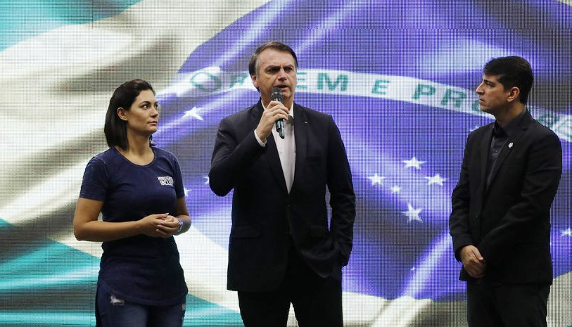 O presidente da República, Jair Bolsonaro, assiste ao culto na Igreja Batista Atitude,acompanhado da esposa, Michelle Bolsonaro e o pastor Josué Valandro. (Foto: Fernando Frazão/Agência Brasil )