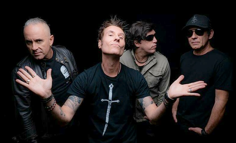 Fê Lemos, Dinho Ouro Preto, Yves Passarell e Flávio Lemos prometem um show “irado” no Espaço Patrick Ribeiro, no novo Aeroporto de Vitória (Divulgação/Fernando Hiro)
