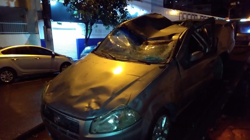 Menor capota carro na Rodovia do Sol