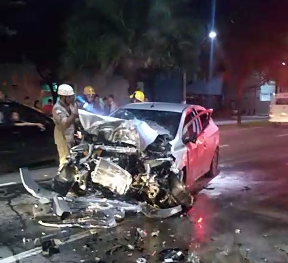 O acidente aconteceu por volta das 22h em frente a uma escola particular, na Avenida Vitória, em Forte São João (Foto: )