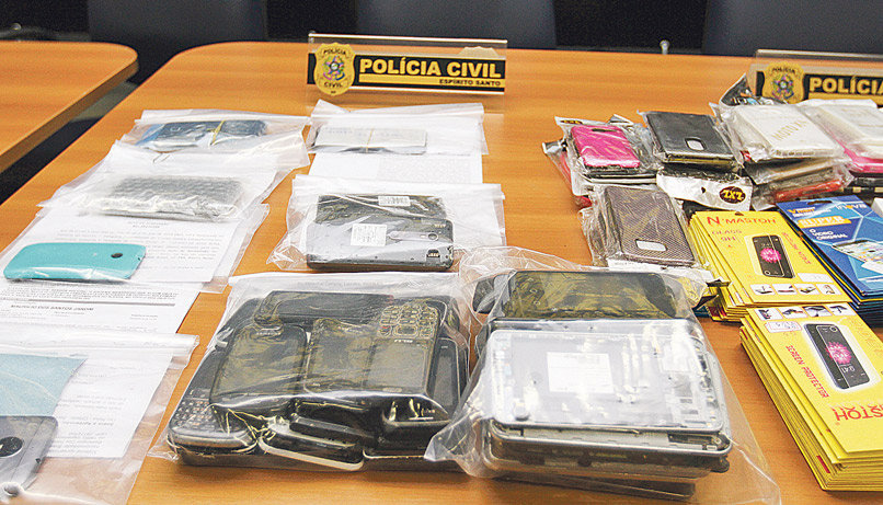 Material apreendido estava em uma das lojas da Grande Vitória (Foto: Antonio Moreira/AT)
