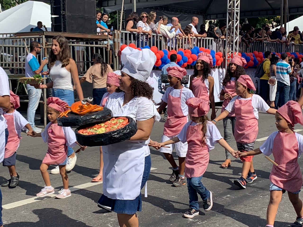A moqueca também foi homenageada no desfile (Foto: Kadidja Fernandes/ AT/ 23/05/19)