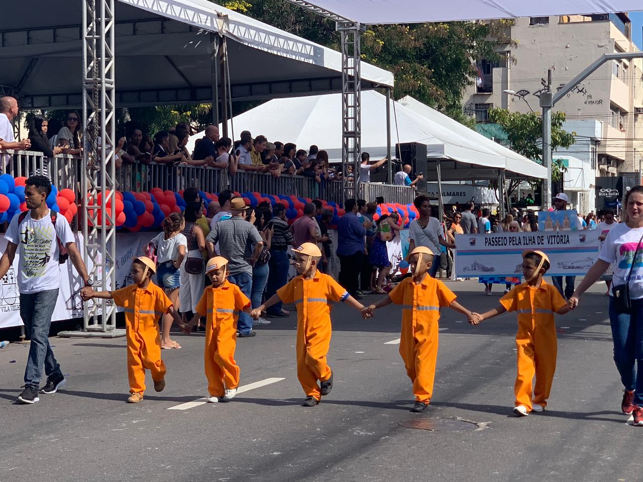 Crianças durante o desfile (Foto: Kadidja Fernandes/ AT/ 23/05/19)