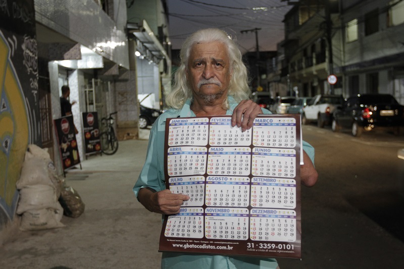 O aposentado Roberto Nunes, de 71 anos, teve a cirurgia marcada para 18 de julho, depois de esperar cinco anos (Foto: Dayana Souza/ AT)