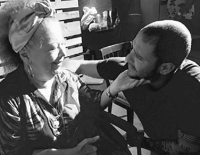 “Minha eterna gratidão a essa mulher guerreira que fez o samba se tornar mais forte, Beth Carvalho!” (Foto: Reprodução Facebook)