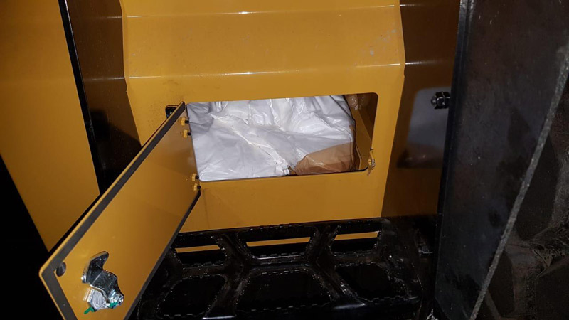 Droga estava escondida em um compartimento de uma máquina agrícola (Foto: Divulgação / Receita Federal)
