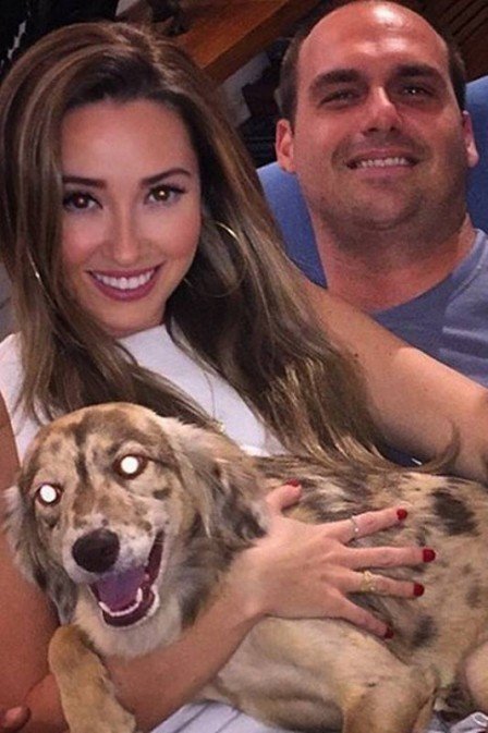 Eduardo Bolsonaro, a noiva Heloísa e a cadela Beretta (Foto: Reprodução / Instagram)