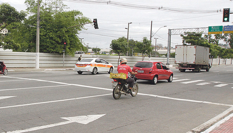Faixa de pedestre que não oferece segurança para quem atravessa (Foto: Kadidja Fernandes / AT)