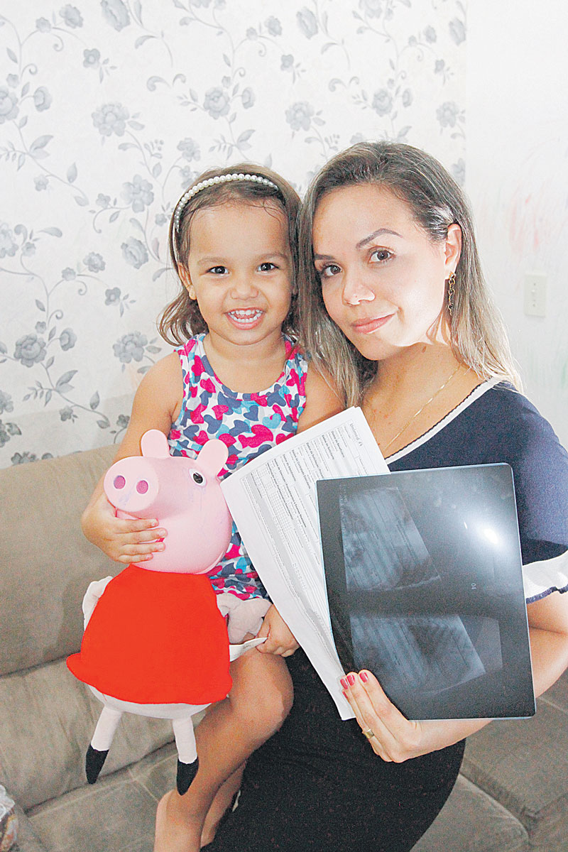 A advogada Priscilla Cruz, 28, viu sua filha, Kamilly Cruz, de 2 anos e 10 meses (Foto: Leone Iglesias / AT)