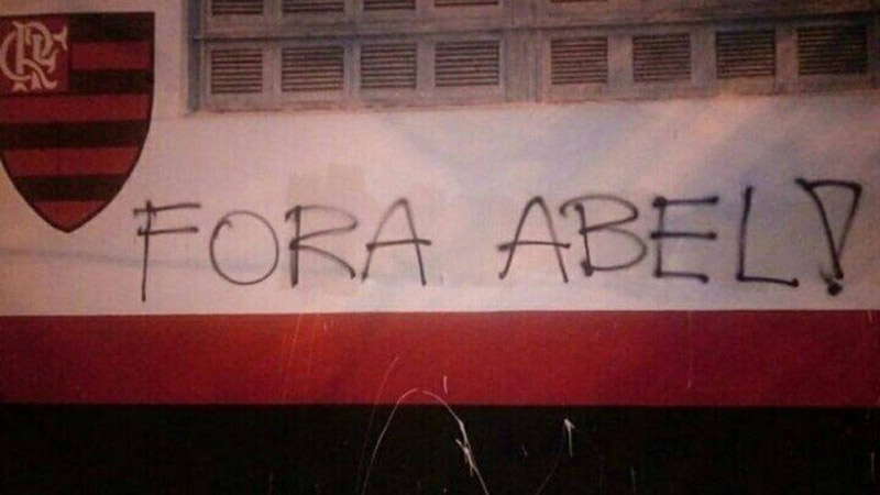 Muro da Gávea amanheceu pichado nesta segunda (Foto: Reprodução / Internet)