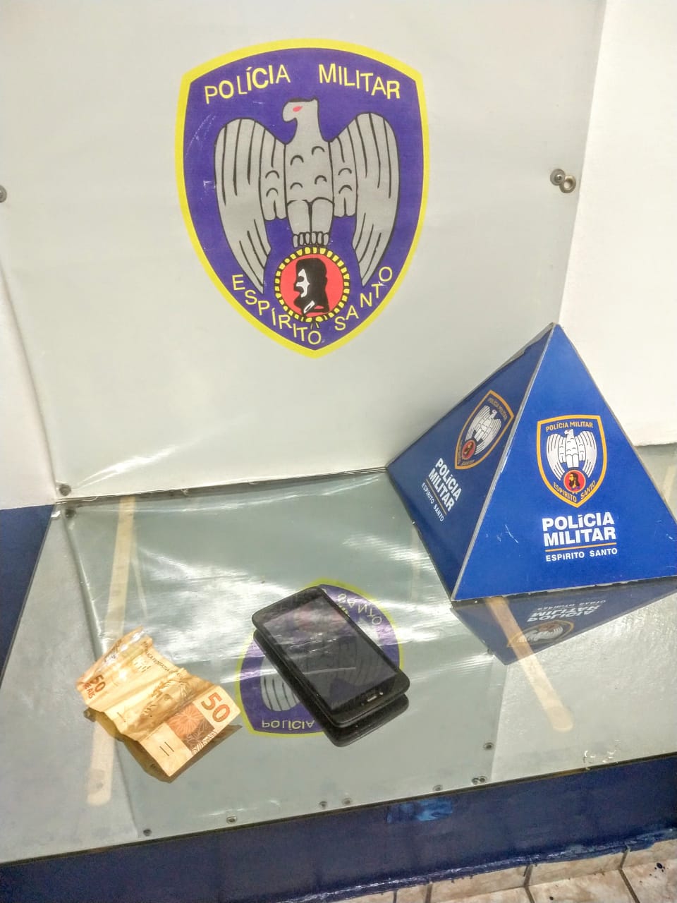 Celular foi recuperado por policiais (Foto: Divulgação PM)