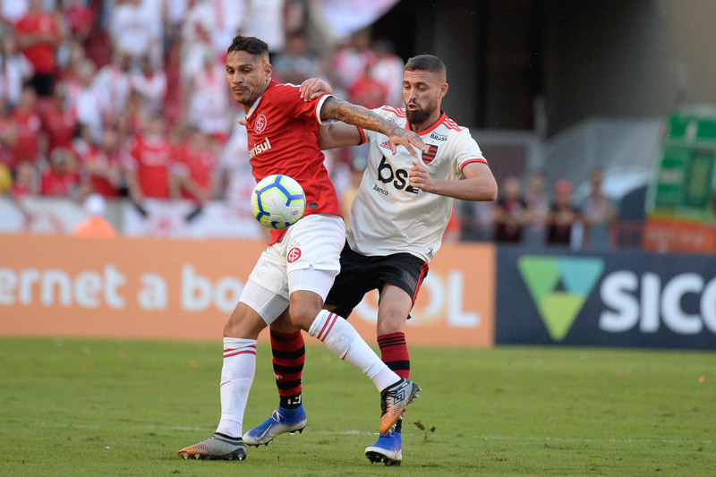 Guerrero, agora jogando pelo Inter, decidiu a partida contra o Flamengo (Foto: Alexandre Vidal / Flamengo)