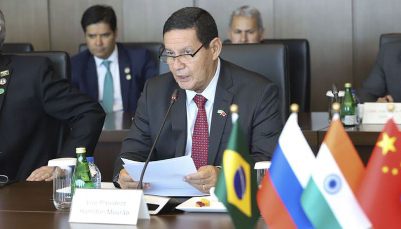 Vice-Presidente da República, Hamilton Mourão, durante Encontro com o Presidente e a nova diretoria do Novo Banco de Desenvolvimento (NDB) (Foto: Adnilton Farias / VPR)