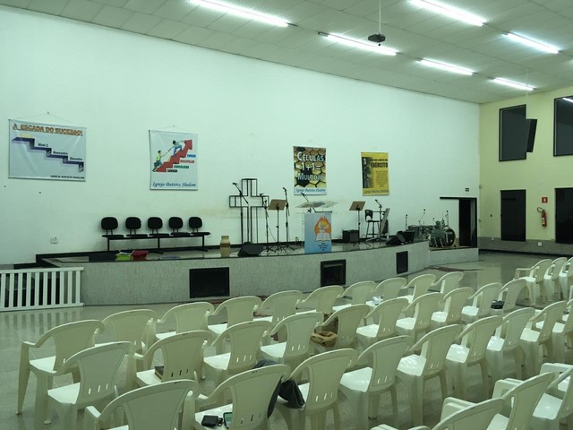 Homem armado invadiu uma igreja evangélica em Paracatu, Mina Gerais e matou pelo menos três pessoas. Antes da chacina, ele matou a ex-namorada com uma facada no pescoço (Foto: divulgação)