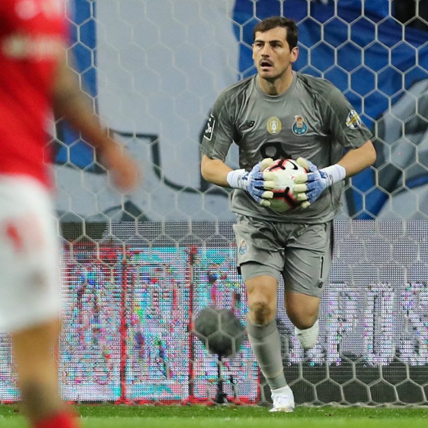O goleiro espanhol de 37 anos foi internado às pressas após passar mal durante um treino (Foto: Reprodução/Instagram/@fcporto)