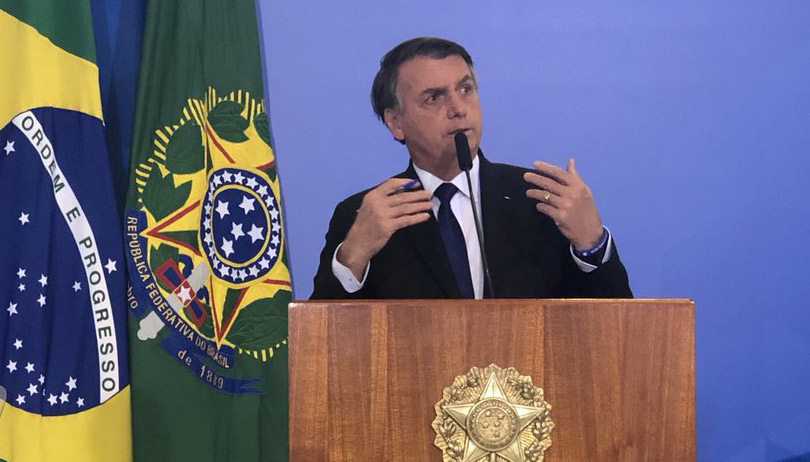 Jair Bolsonaro assinou o decreto na tarde desta terça-feira (Foto: Divulgação / Twitter)