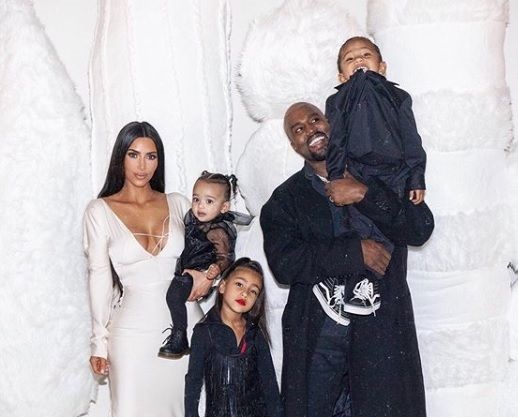 Kim, Kanye e seus três filhos (Foto: Reprodução/Instagram)