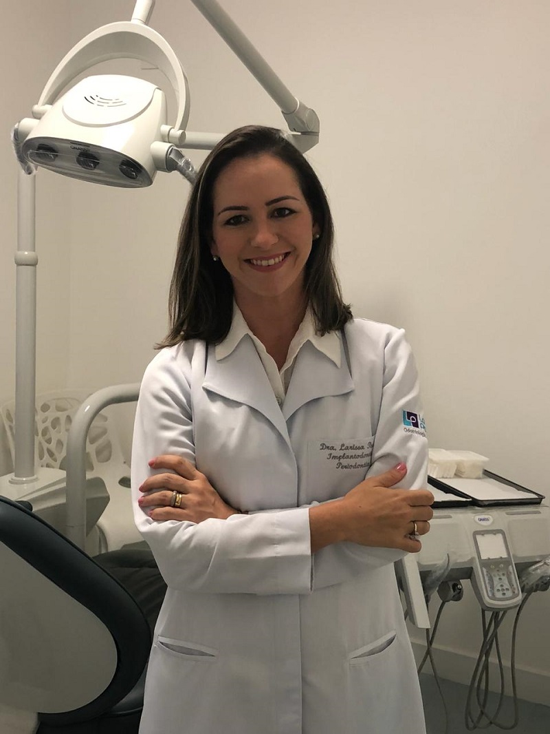 Larissa Pavesi recomenda escovação regular e uso correto de fio dental. (Foto: Vidaplan)