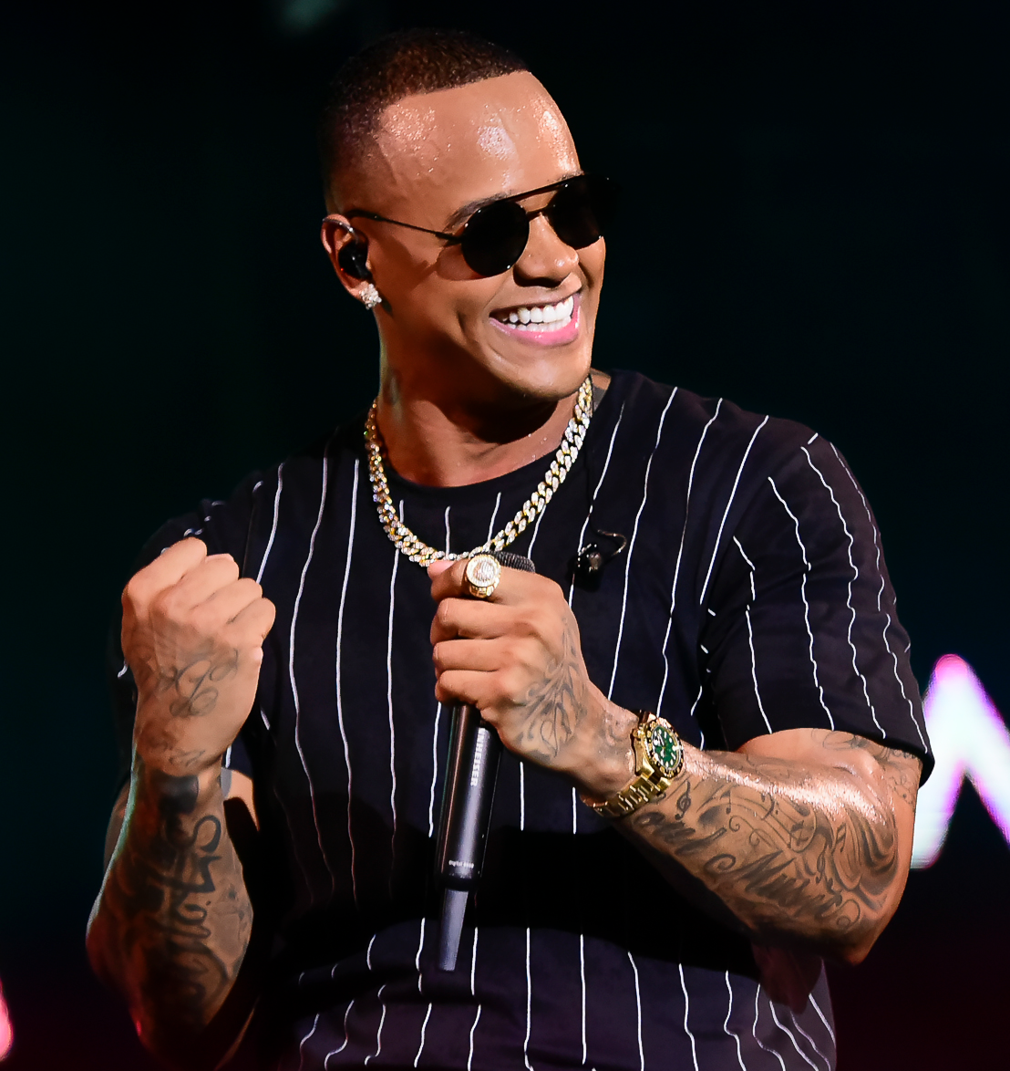 Léo Santana vai cantar hits como “Crush Blogueirinha” e as novas músicas do EP “O de Sempre no Mesmo Padrão” (Foto: Divulgação)