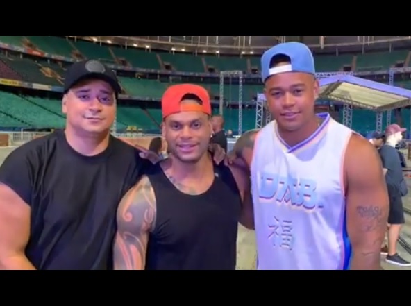 Xanddy, Tony Salles e Léo Santana durante ensaio (Foto: Reprodução/ Instagram @parangoleoficial)