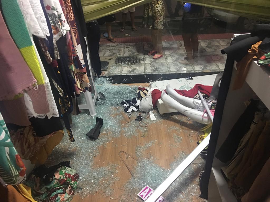 Estabelecimento foi revirado pelos criminosos (Foto: Divulgação)