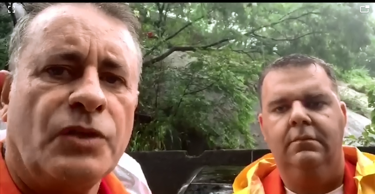 Luciano Rezende ao lado do coordenador da Defesa Civil de Vitória, Jonathan Jantorno (Foto: Foto: reprodução de vídeo)