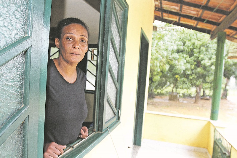 Madalena Pinheiro Leal dos Santos, de 42 anos, só viu o rosto da filha, Naiara dos Santos Costa quando ela tinha 1 ano, na Bahia (Foto: Antonio Moreira/ AT)
