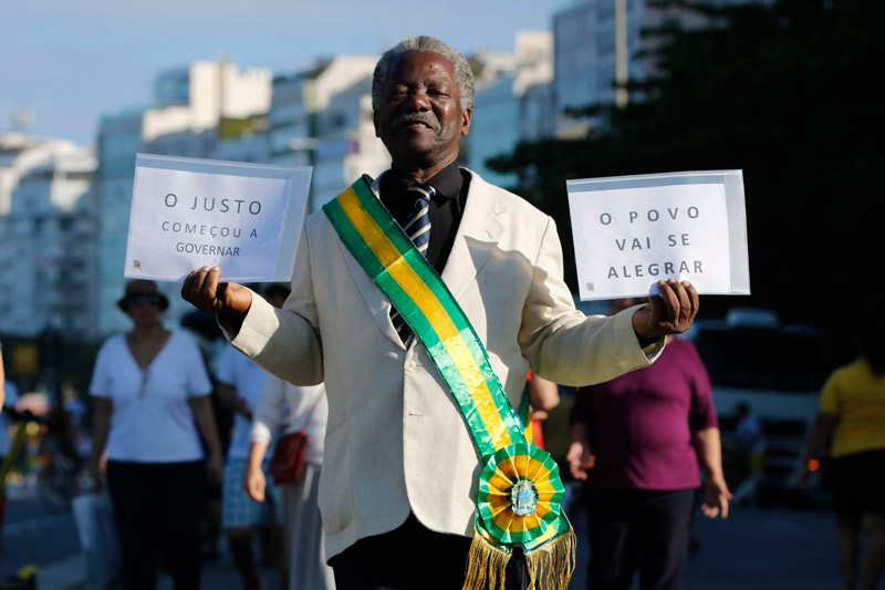 Ato em apoio ao governo de Jair Bolsonaro ocorrem neste domingo (26) na orla da praia de Copacabana (Foto: Fernando Frazão/Agência Brasil)