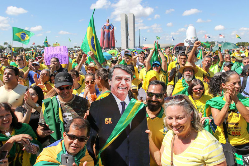 Em Brasília, imagem do presidente Jair Bolsonaro circulou entre os manifestantes (Foto: Fabio Rodrigues Pozzebom/Agência Brasil)
