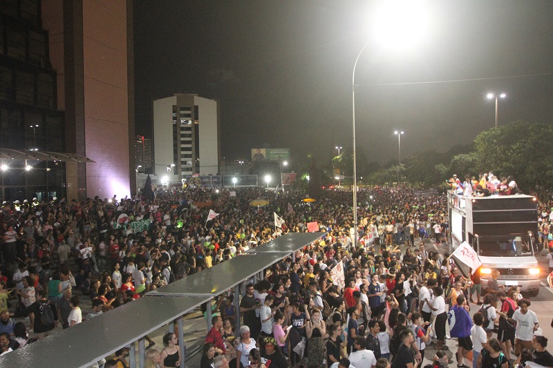Protesto na frente da Ales (Foto: Beto Morais/ AT/ 15/05/19)