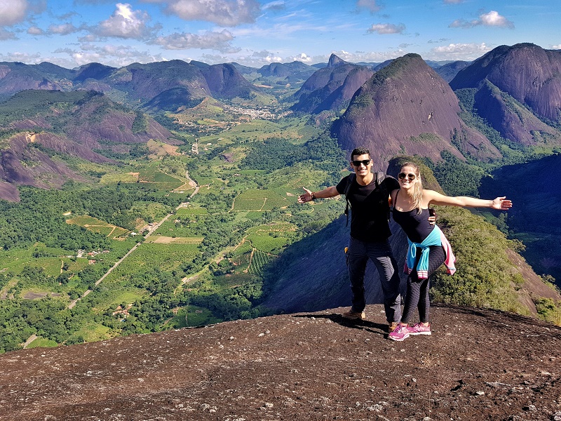 (Matheus e Andreia praticam montanhismo, trilhas e camping e, juntos, já desbravaram as montanhas de vários estados - Foto: Acervo pessoal)