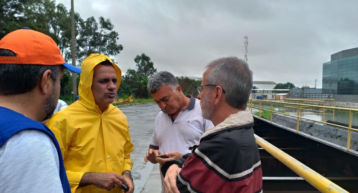 Max Filho e o secretários (Foto: Railton Nunes/PMVV)