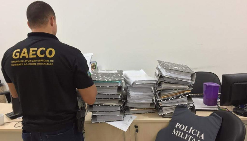 Documentos apreendidos pelo Ministério Público do Estado (Foto: Divulgação / MPES)