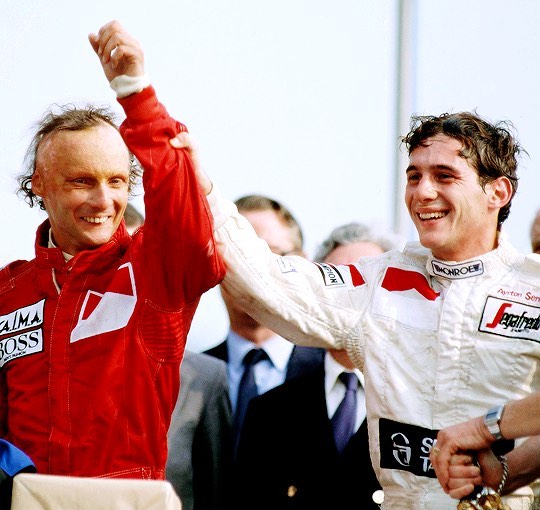 Niki Lauda, que faleceu recentemente, e o brasileiro Ayton Senna, que parar no mundo dos games O b (Foto: Reprodução/instagram)