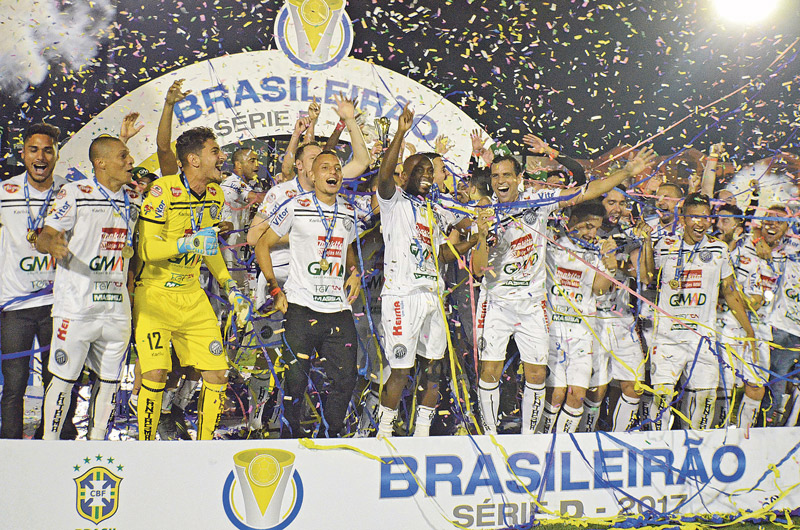 Jogadores do operário festejam o título da Quadradona, em 2017. Hoje, o time já está na Série B do Brasileiro (Foto: Rener Pinheiro/CBF)