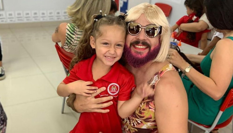 Daniel Correa emocionou a filha Luna vestido como sua falecida mulher (Foto: Reprodução / Instagram)