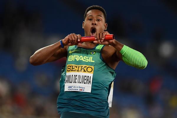 Paulo André Camilo vibra após cruzar a linha de chegada em primeiro lugar (Foto: IAAF/Divulgação)