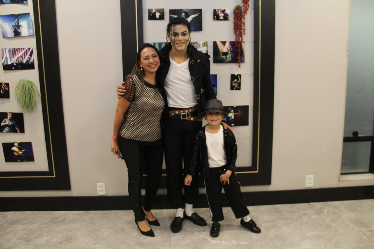 Rodrigo Teaser com o pequeno Pedro Henrique Nunes e sua mãe, Juliana Nunes (Foto: Marcella Neitzel)
