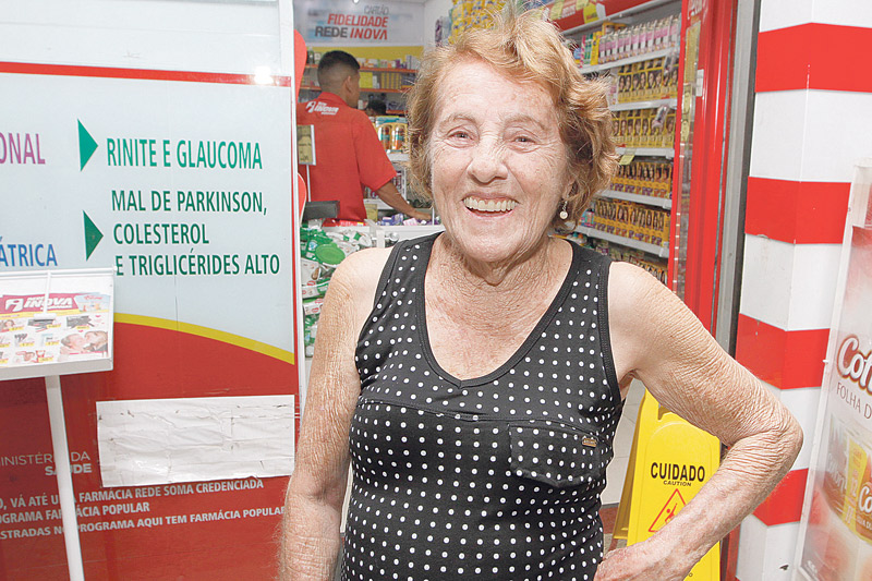 A pensionista Maria da Conceição Nascimento, de 77 anos, mora em Vitória (Foto: Fábio Nunes/AT)