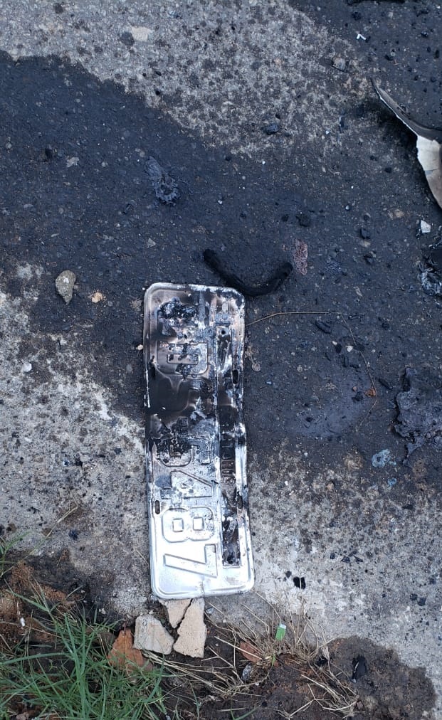 Placa de carro que homem morreu carbonizado em Cariacica (Foto: Suzy Faria/ TV Tribuna)