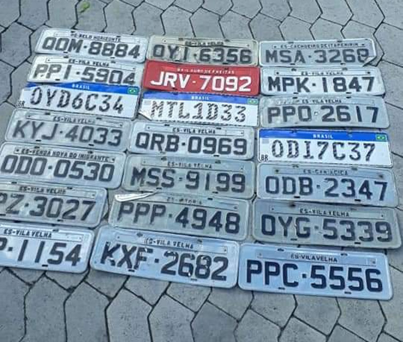 O funcionário tinha um acordo com o fabricante de placas que comercializava o objeto em menor valor, com isso ele lucrava em cima da compra das placas (Foto: Divulgação)