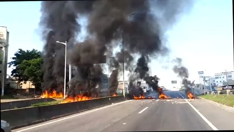 Imagens do protesto de terça-feira (Foto: Reprodução/ TV Tribuna)