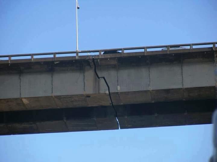 Foto com a suposta rachadura não se trata da ponte da Grande Vitória (Foto: Reprodução / Internet)