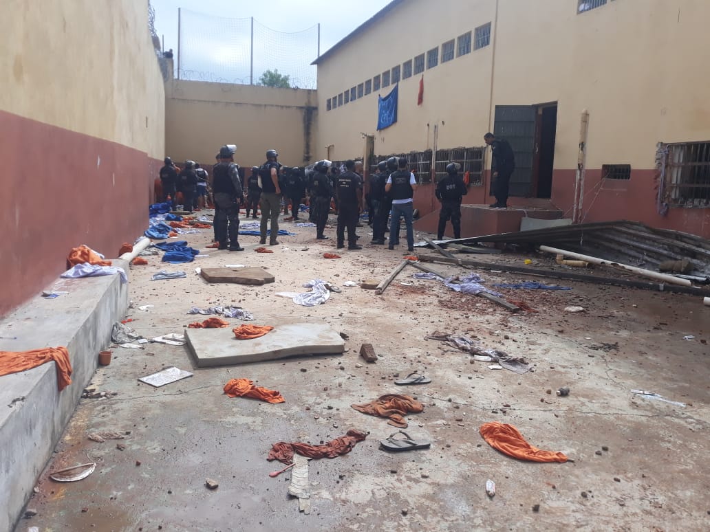 A equipe da Diretoria de Operações Táticas da Sejus, com apoio da Polícia Militar, atendeu a ocorrência (Foto: Foto do leitor)