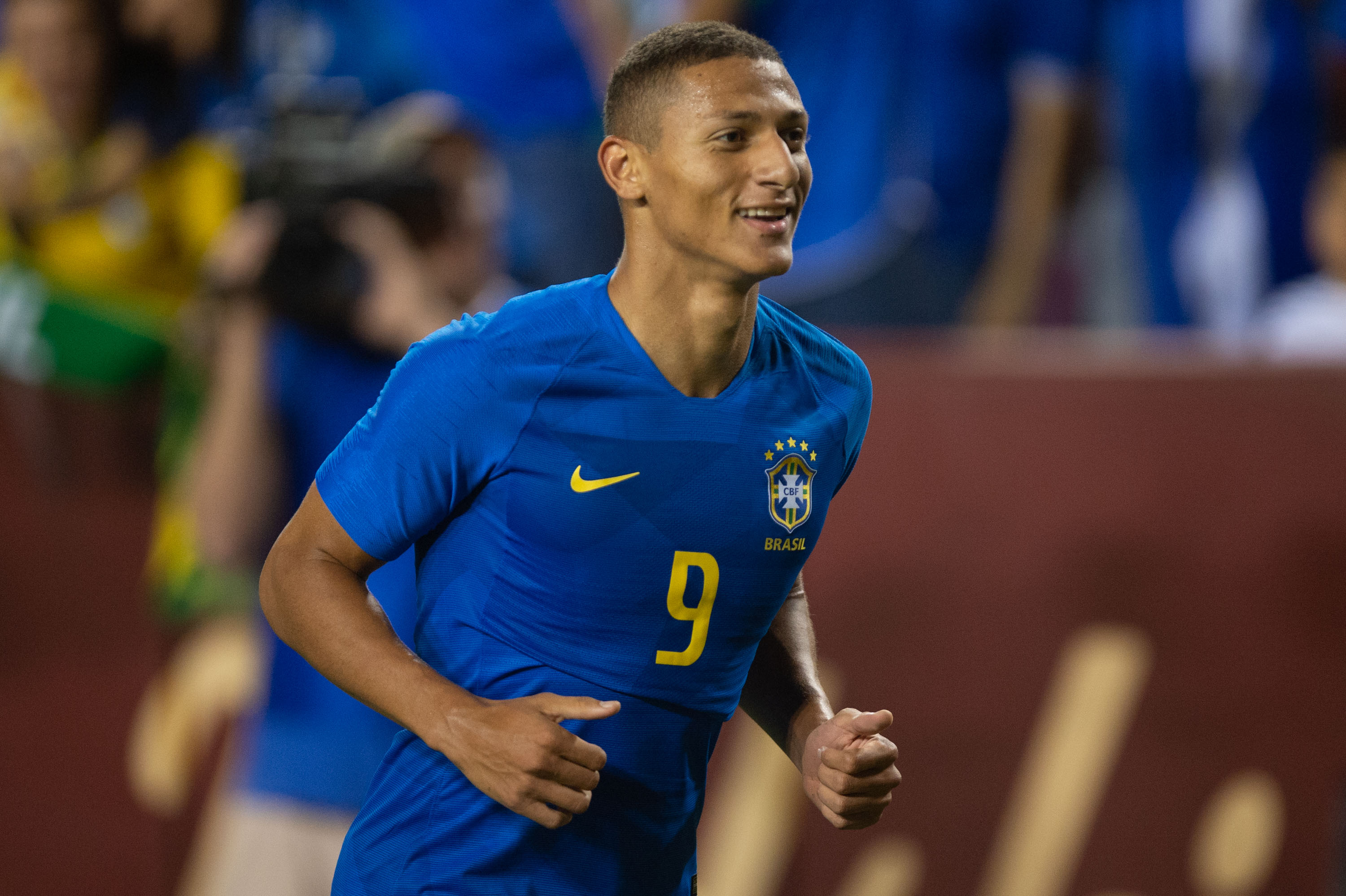 Richarlison com a dança do pombo (Foto: Pedro Martins / MoWA Press — 11/09/2018)